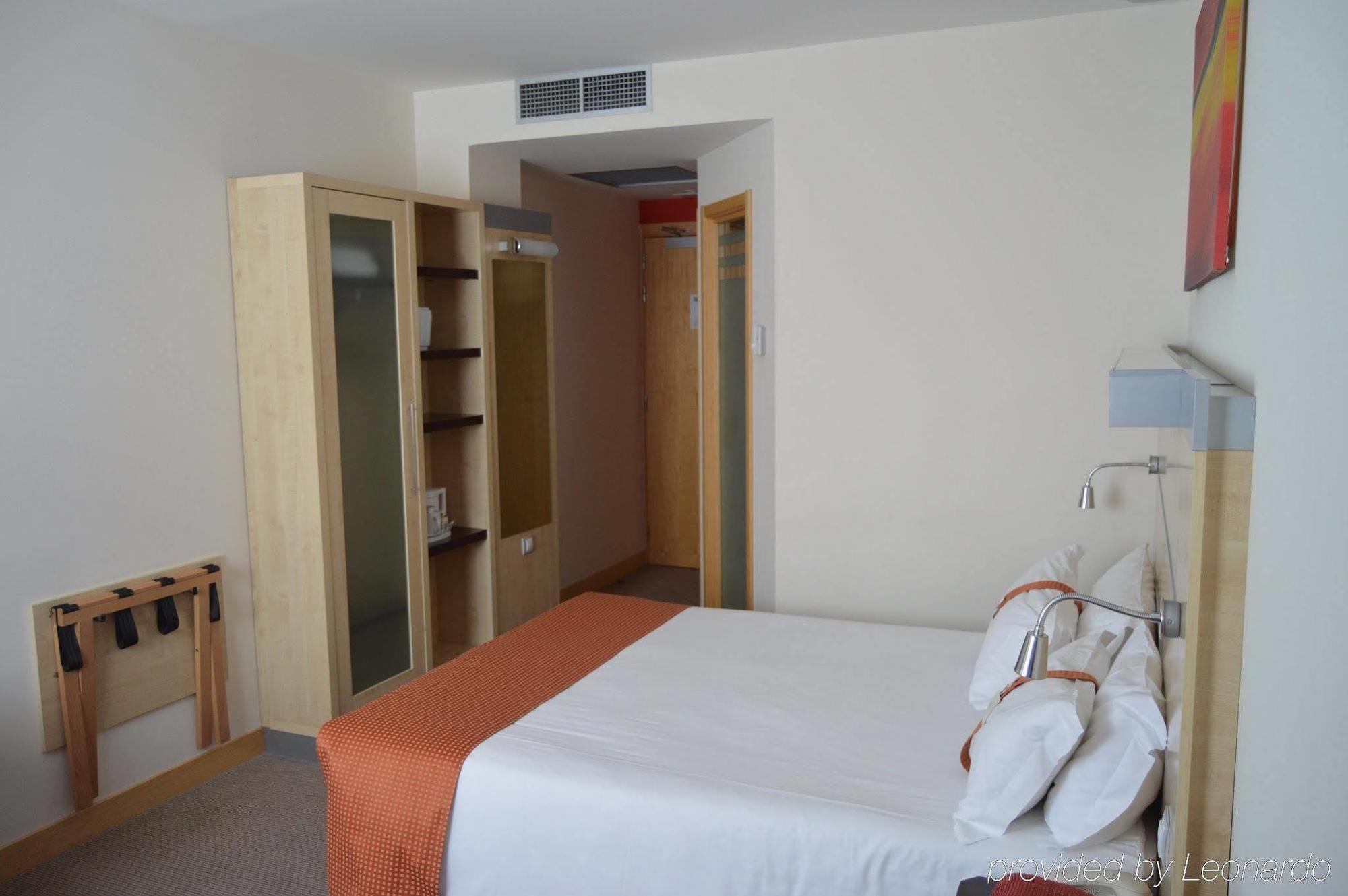 Holiday Inn Express Vitoria By Ihg Εξωτερικό φωτογραφία