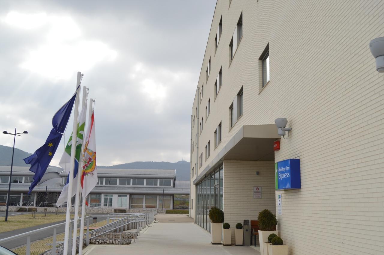 Holiday Inn Express Vitoria By Ihg Εξωτερικό φωτογραφία